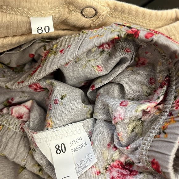 Baby girl 0-3mo and 0-6mo clothes bundle, pants and top set, gap baby one piece - Picture 6 of 12